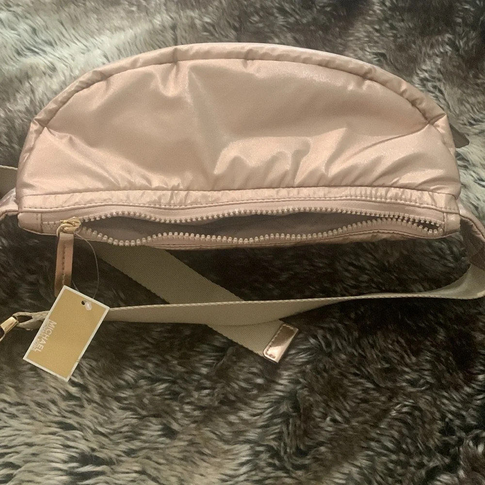 Michael Kors Rae Metallic Rose Gold Belt/Bum Bag-NWT - Picture 9 of 11